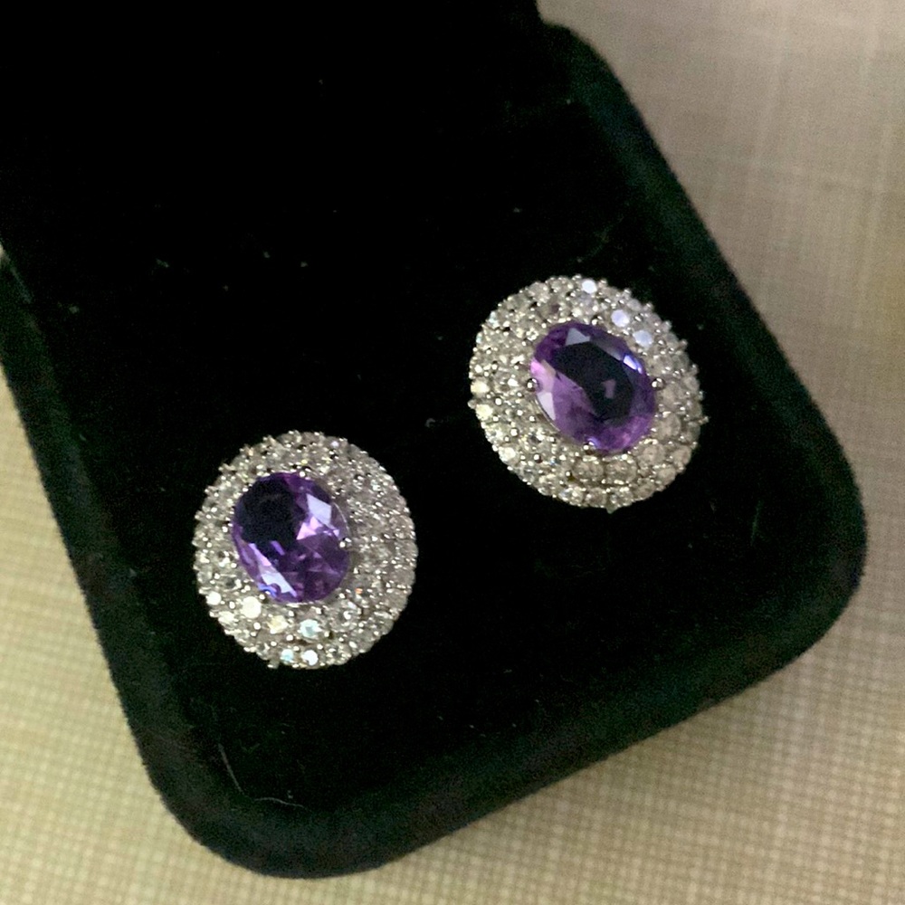 Changing Colors Same Earrings Different Purple/Bl… - image 3